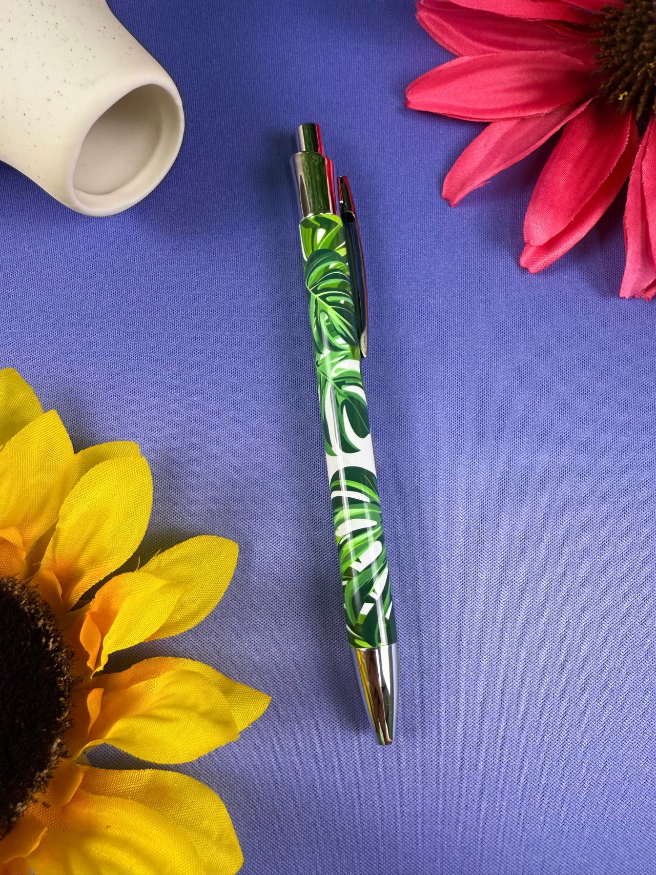 Monstera leaves pen