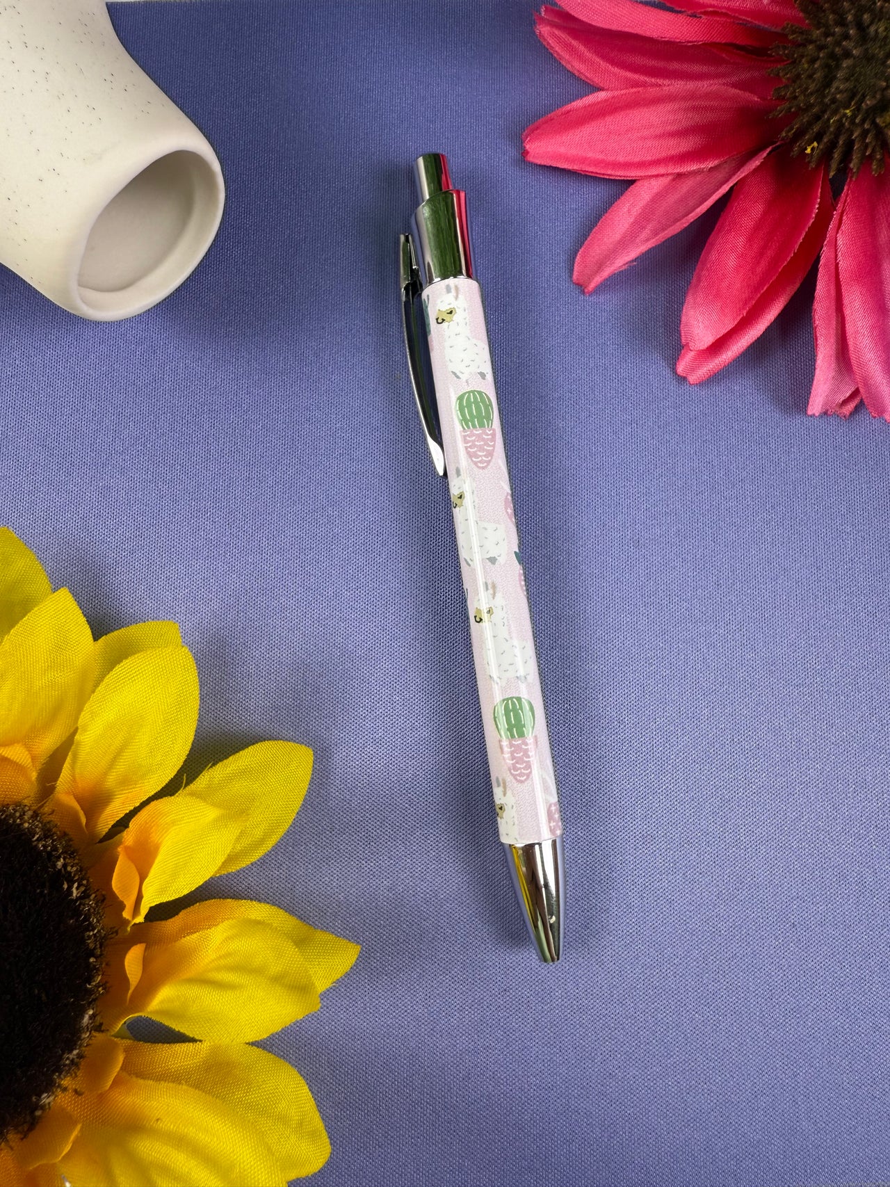 Llamas & Succulents pen