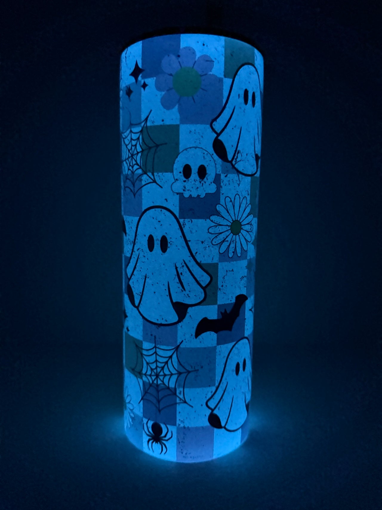 Ghosts & Daisies glow